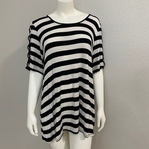 Per Seption Woman Cold Shoulder Top